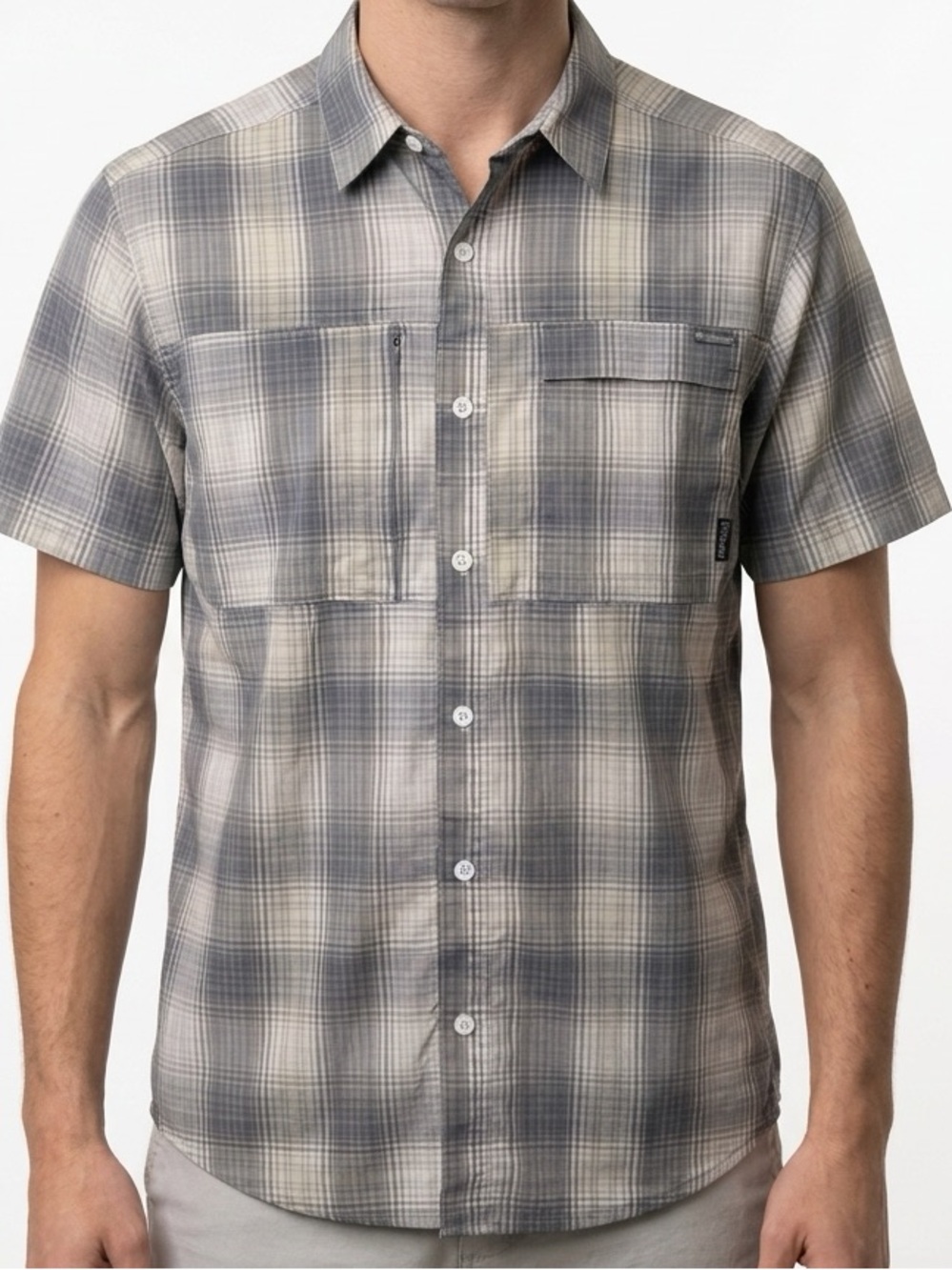 Columbia Men's Omni-Wick Plaid Button-Up Shirt Gray Size M Short Sleeve